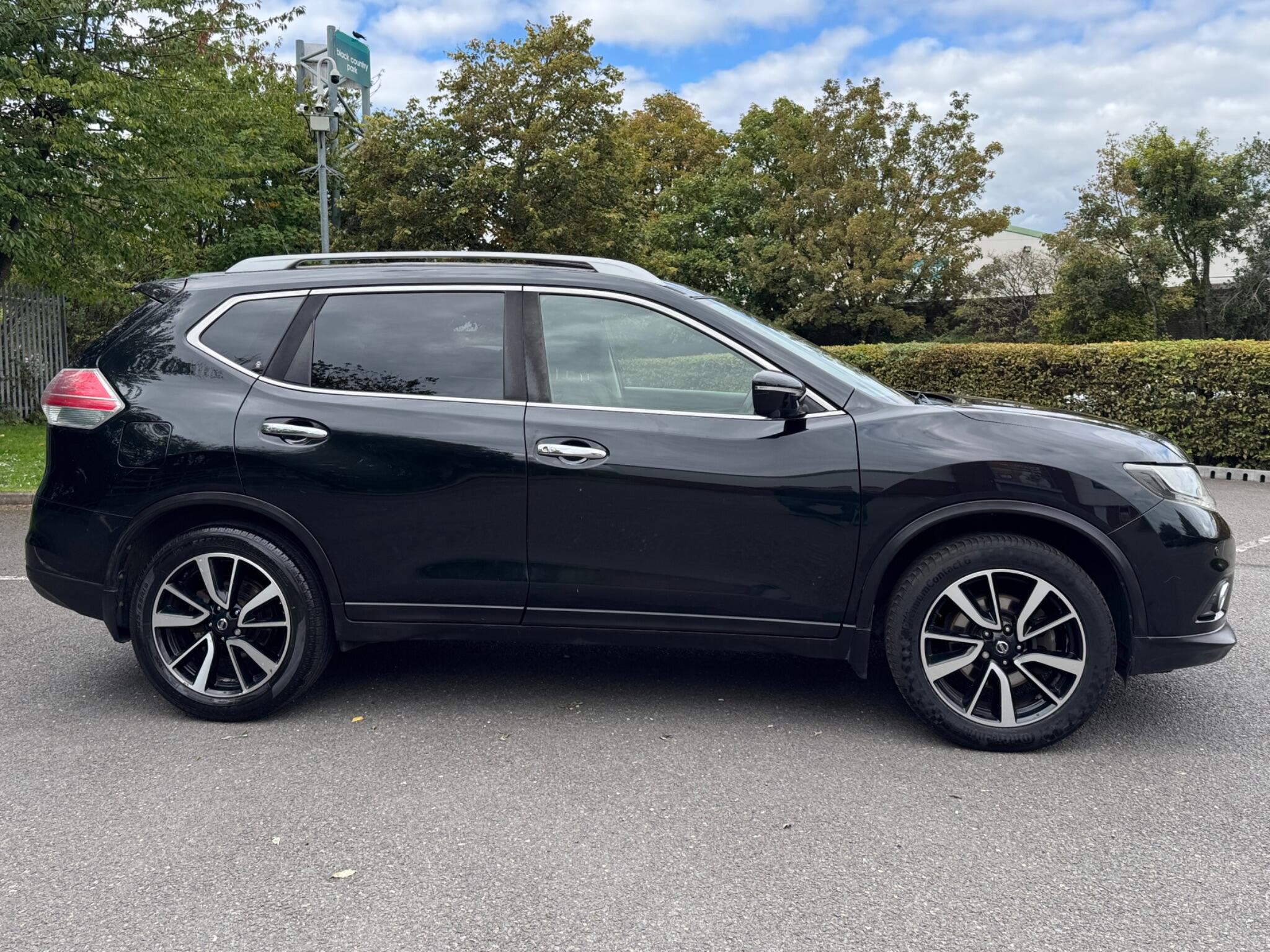Nissan X-Trail view 4