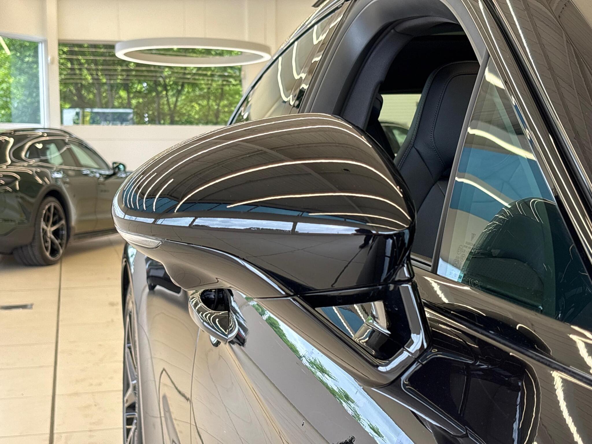 Porsche Panamera view 22