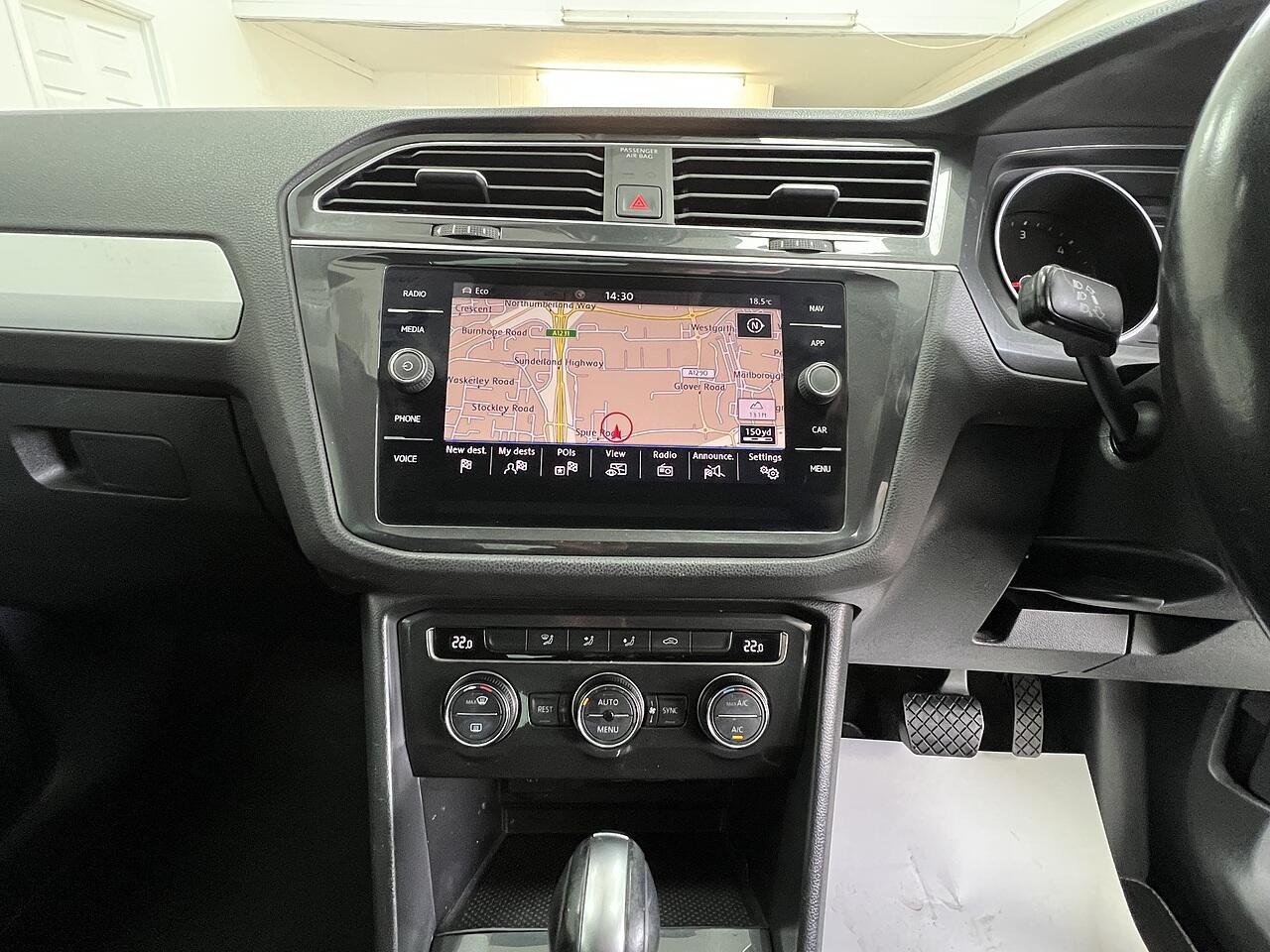 Volkswagen Tiguan view 12