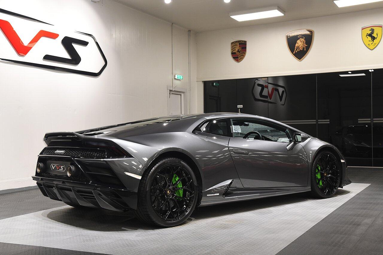 Lamborghini Huracan view 37