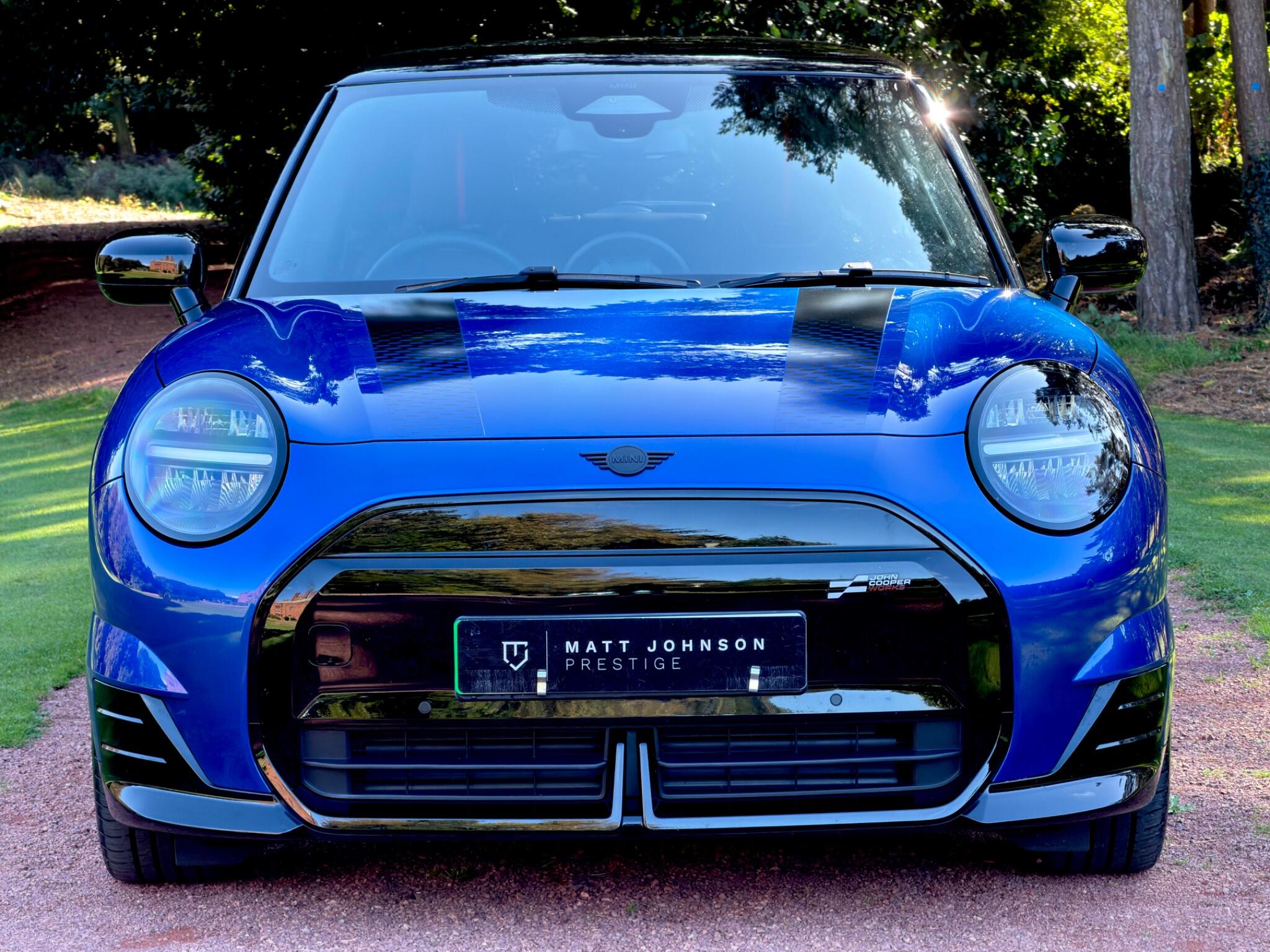 Mini Hatch view 5
