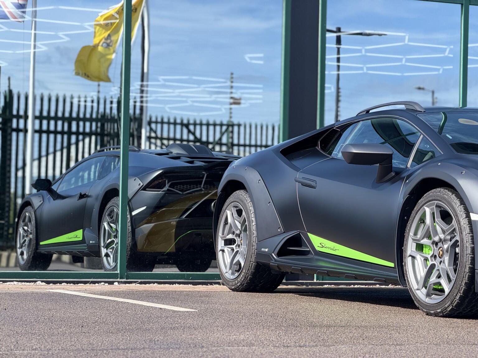 Lamborghini Huracan view 18
