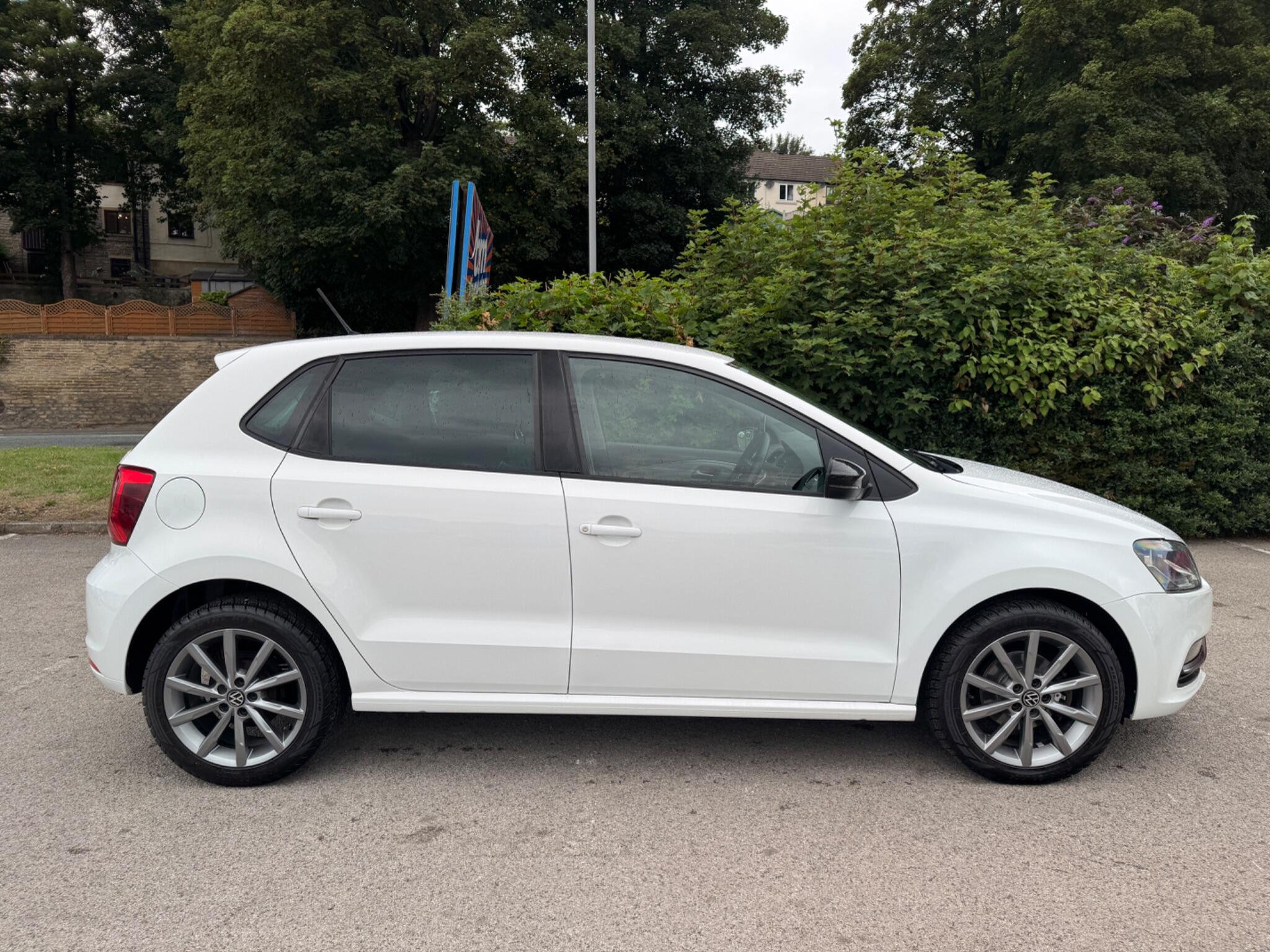 Volkswagen Polo view 10