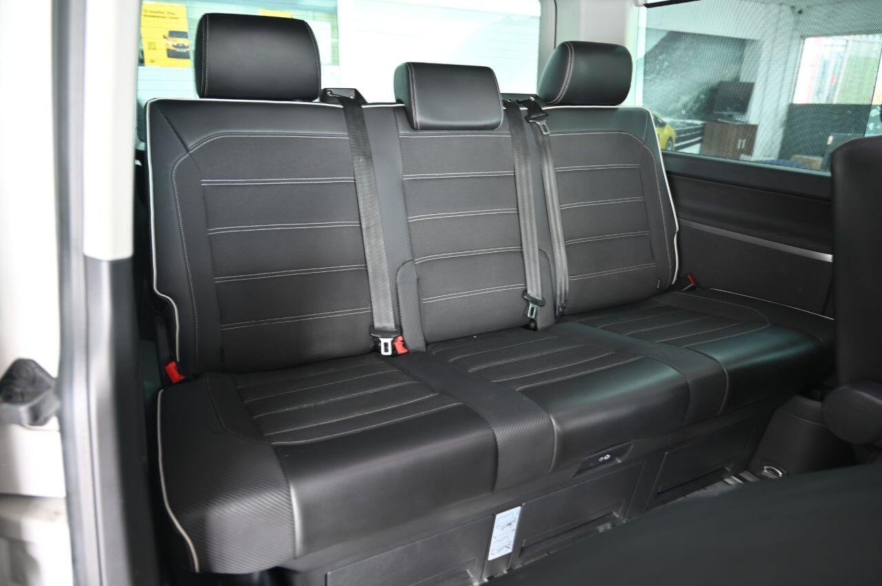 Volkswagen Caravelle view 17