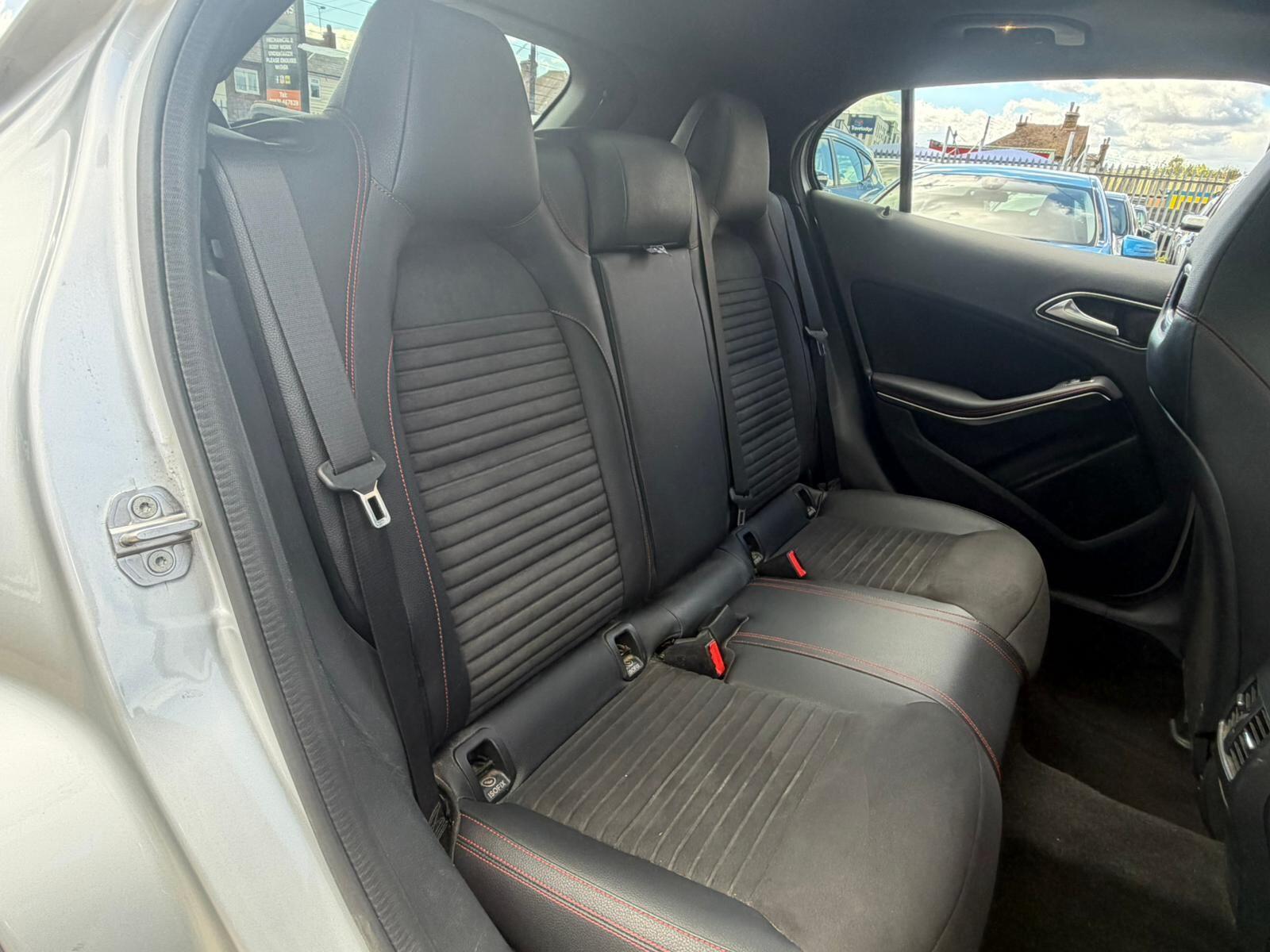 Mercedes-Benz Gla view 12