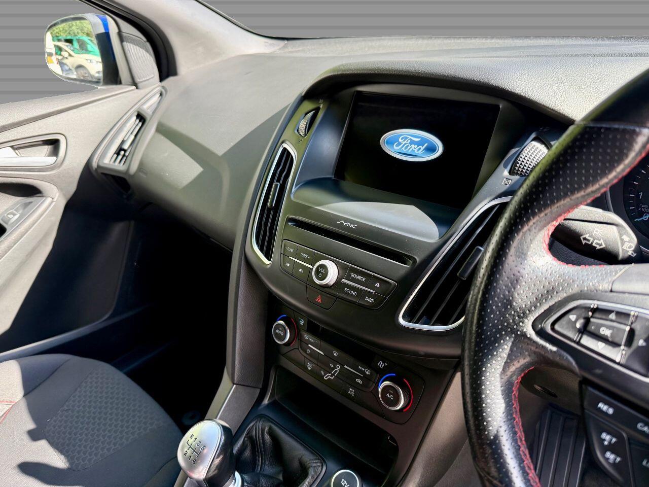 Ford Focus view 19