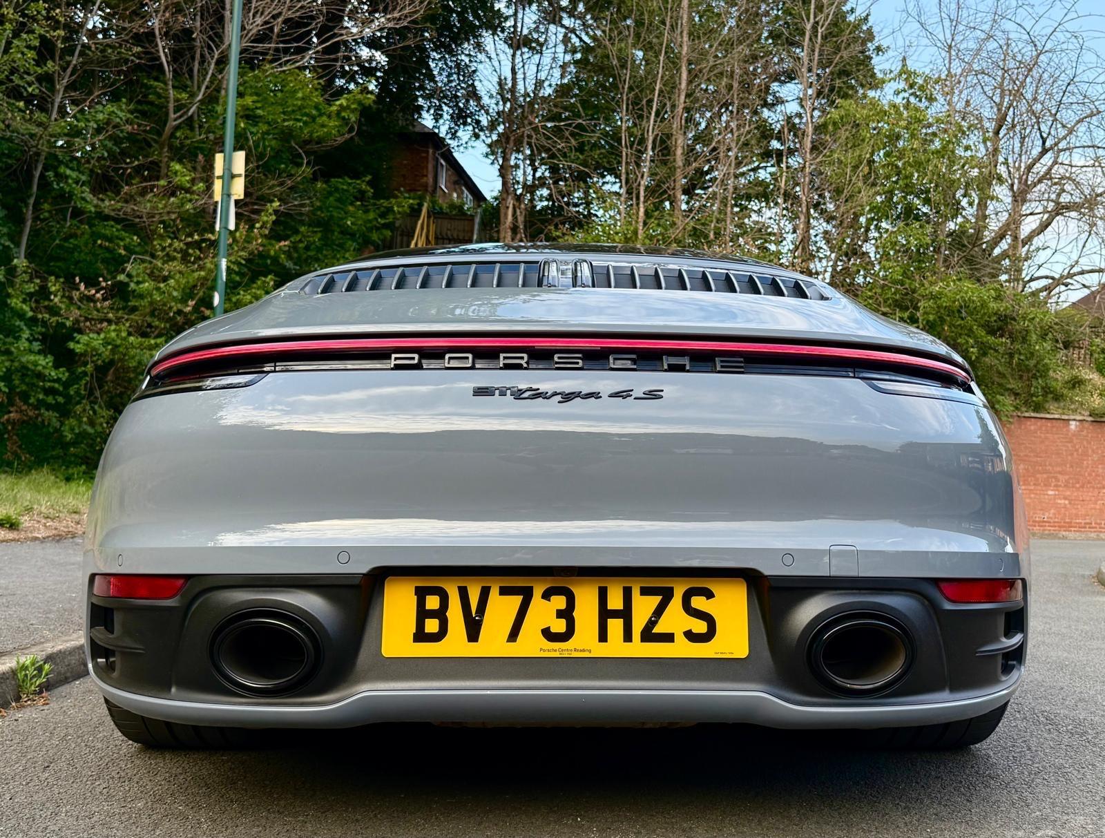 Porsche 911 view 9