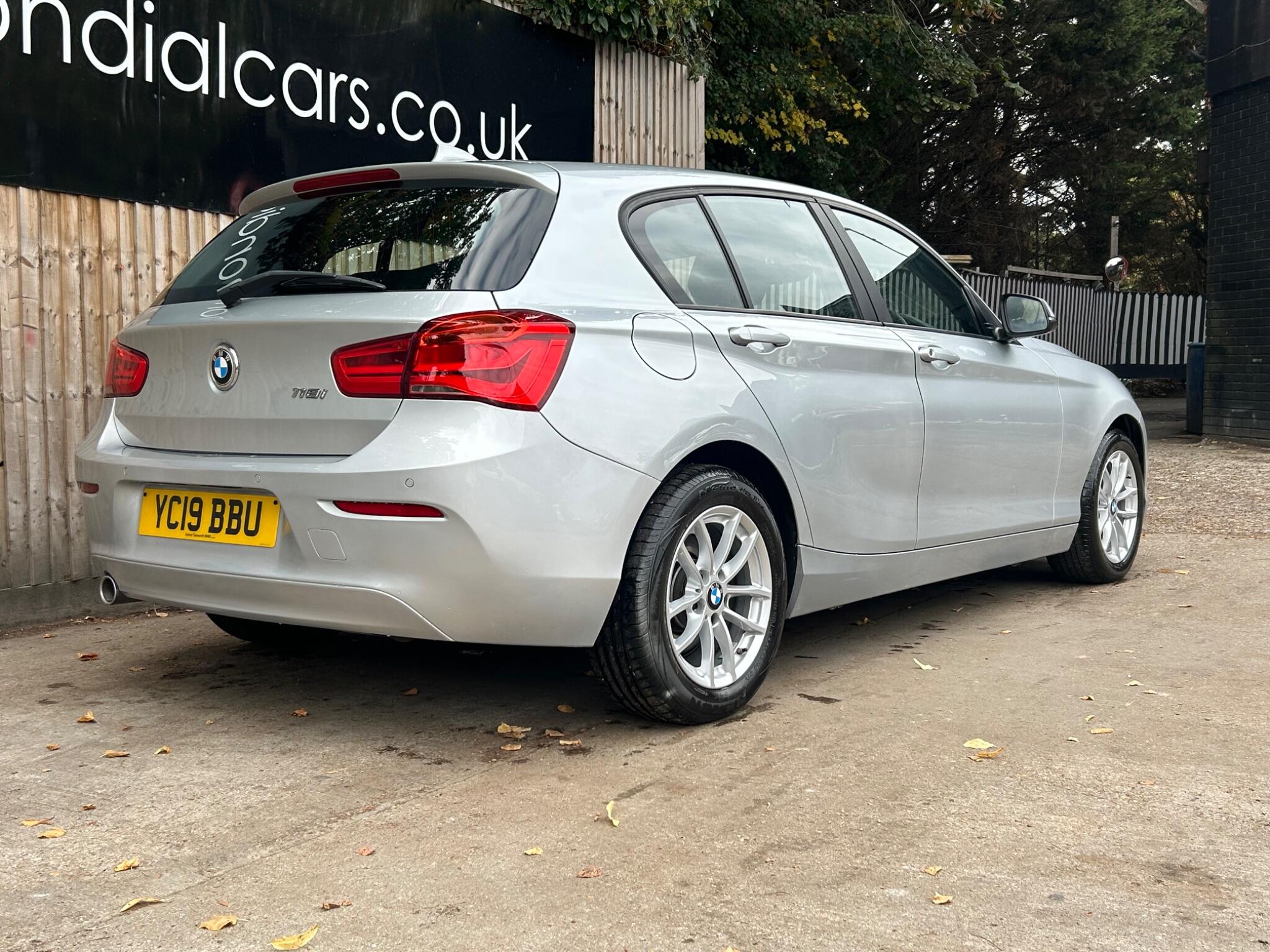 BMW 1 Series view 19