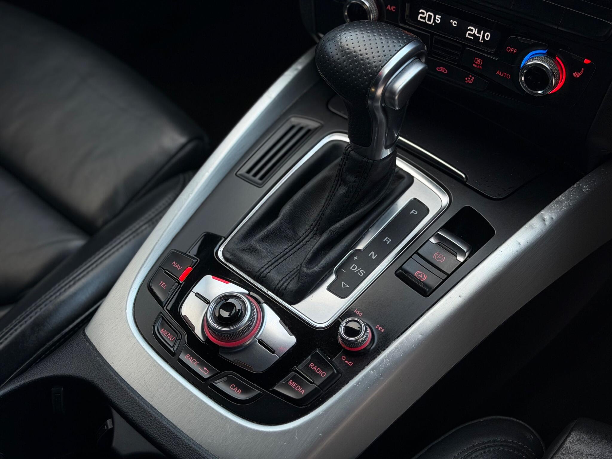 Audi Q5 view 15