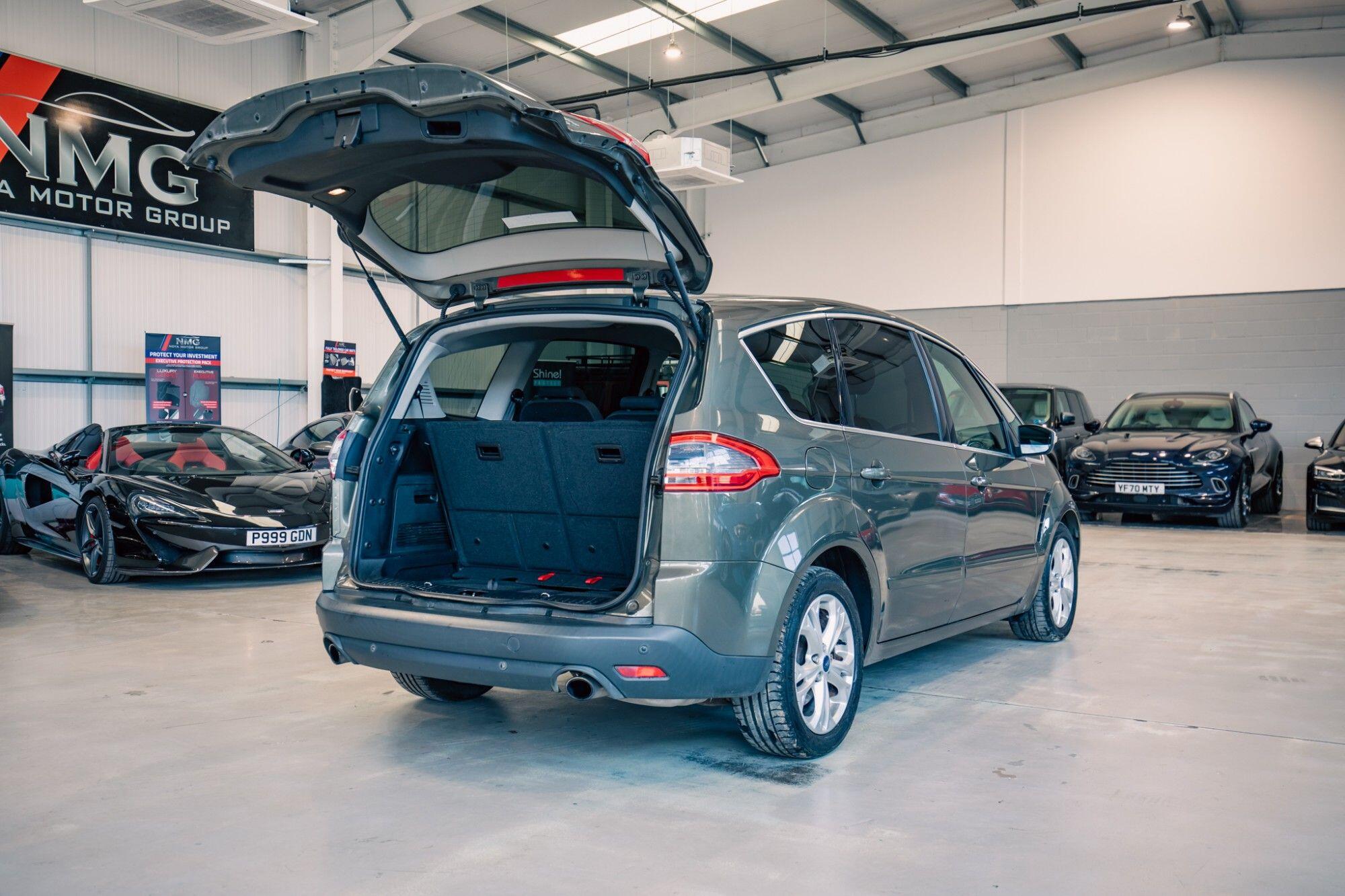 Ford S-Max view 33