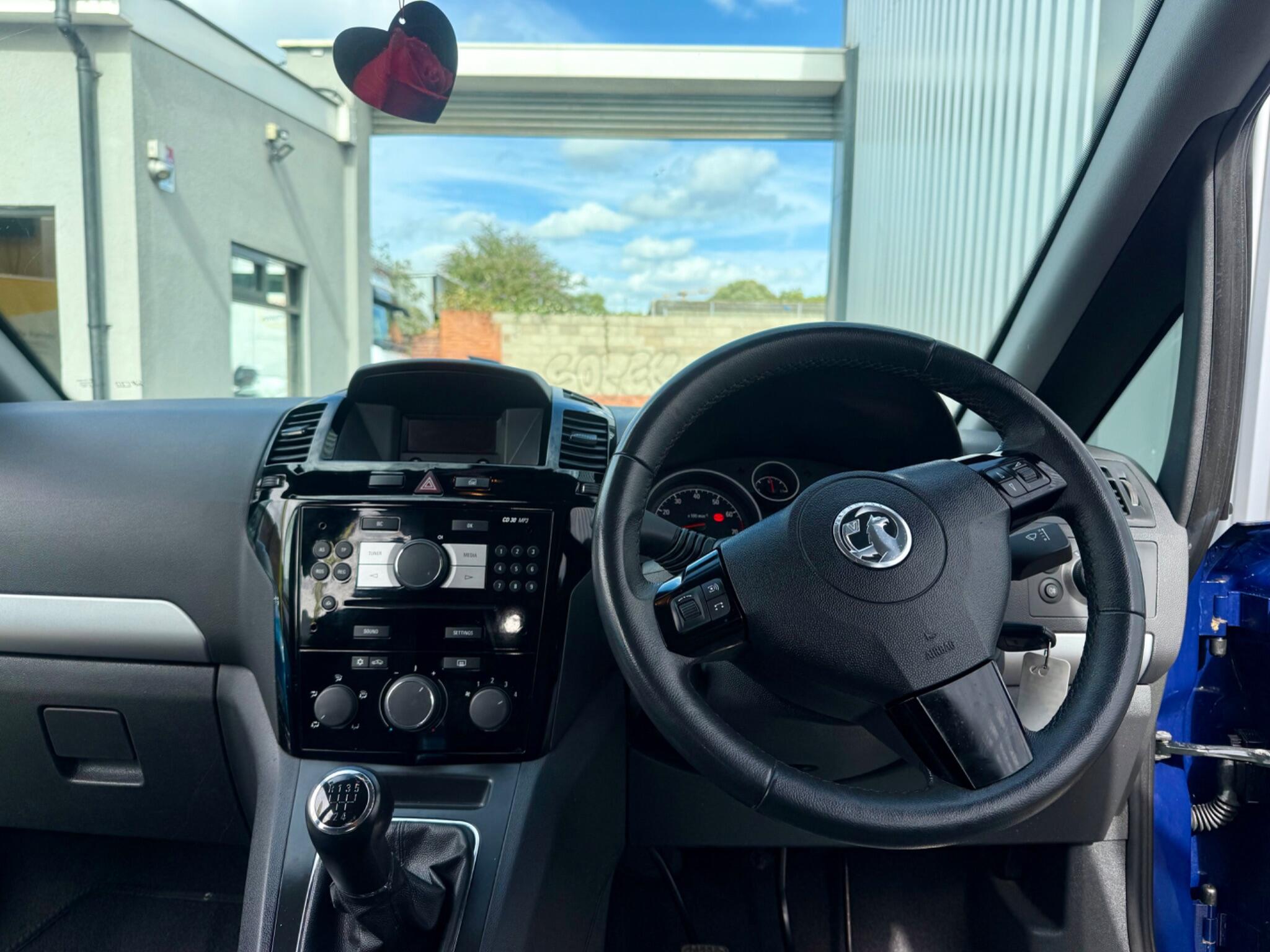 Vauxhall Zafira view 9