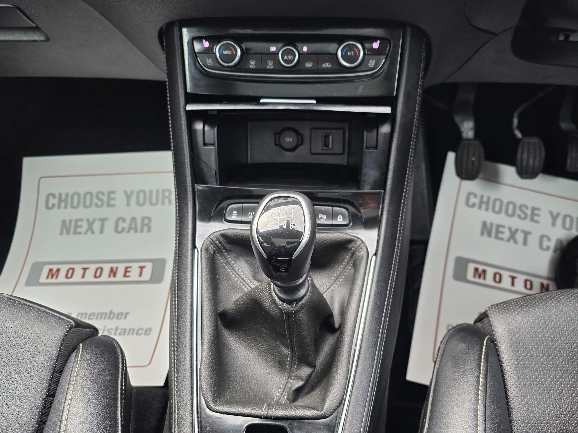 Vauxhall Grandland X view 3