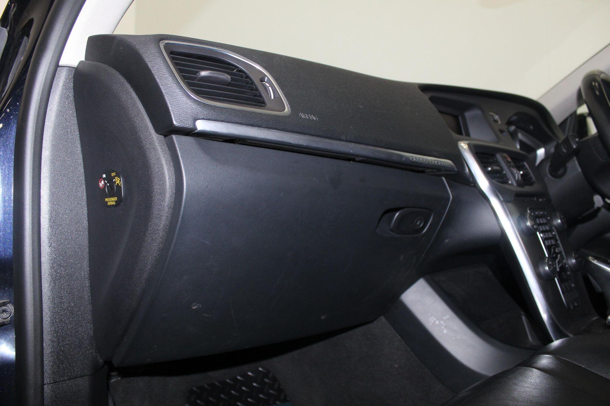 Volvo V40 Cross Country view 30