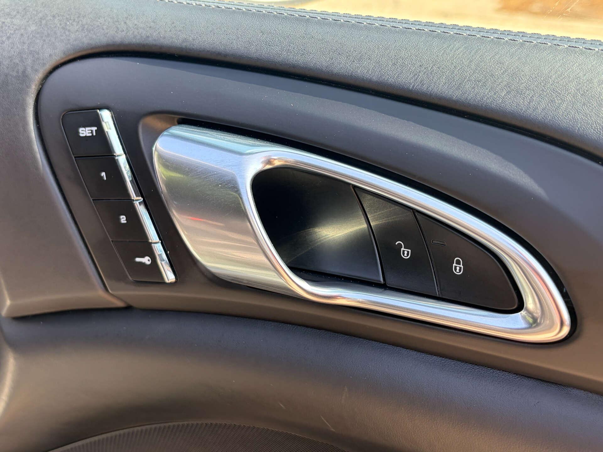 Porsche Cayenne view 24