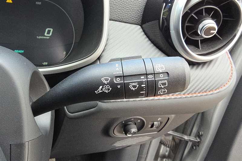 MG ZS view 35