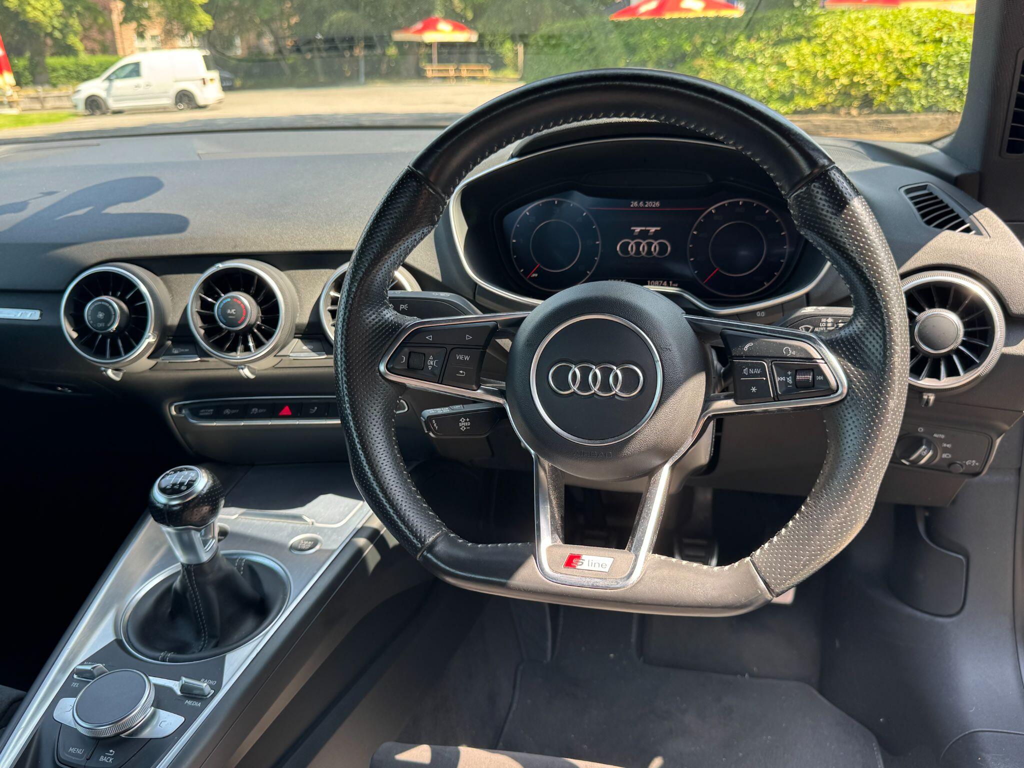 Audi TT view 26