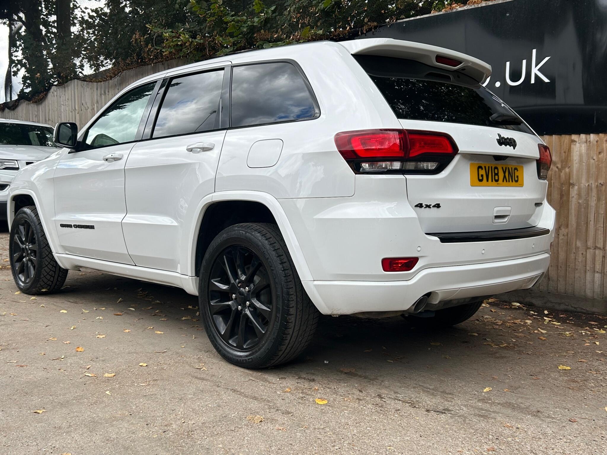Jeep Grand Cherokee view 16