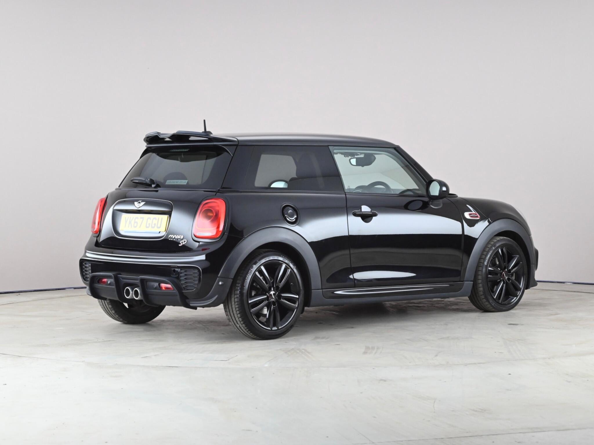 Mini Hatch view 5