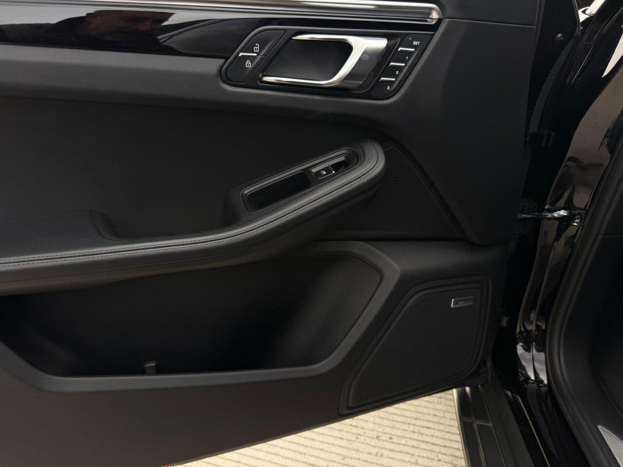 Porsche Macan view 32