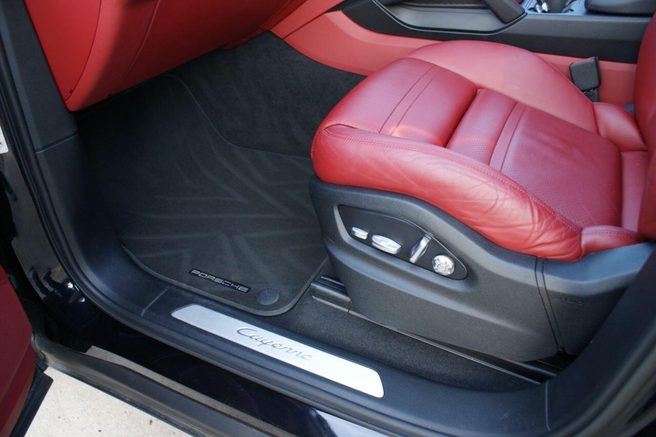 Porsche Cayenne view 29