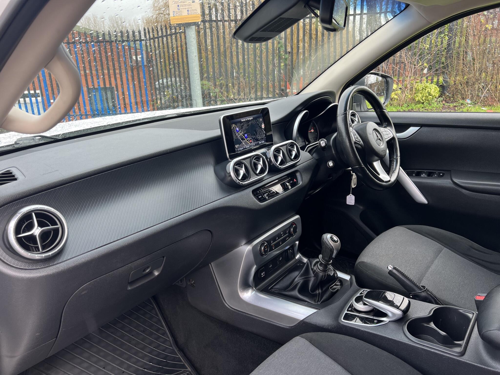 Mercedes-Benz X-Class view 4