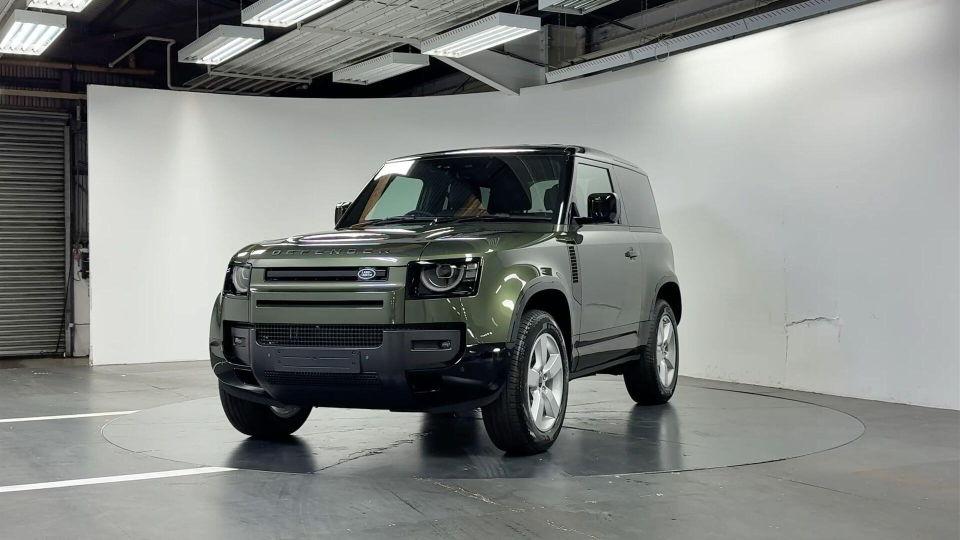 Land Rover Defender view 30