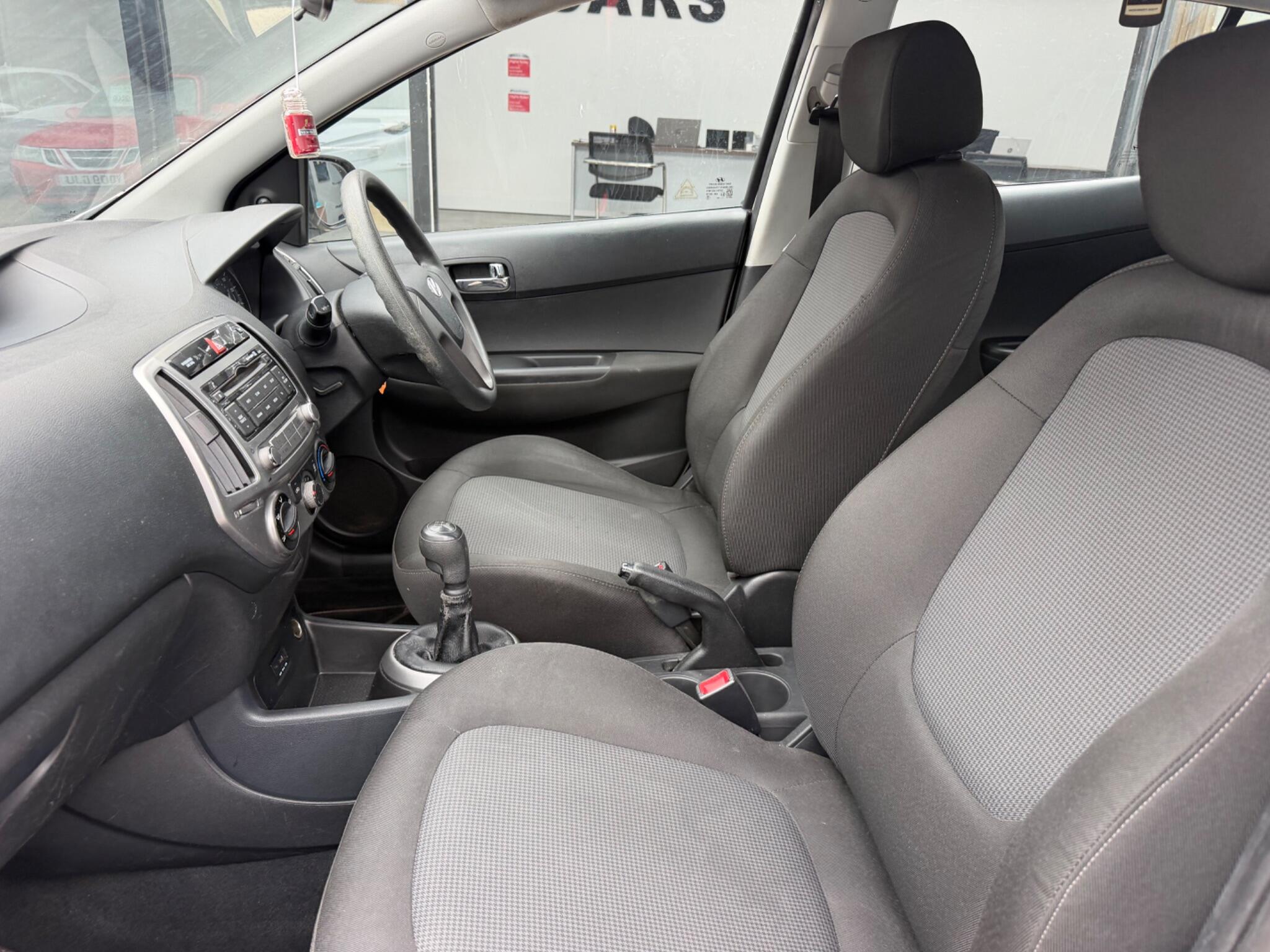 Hyundai i20 view 15