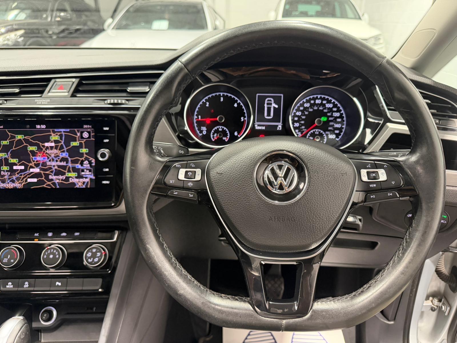 Volkswagen Touran view 32