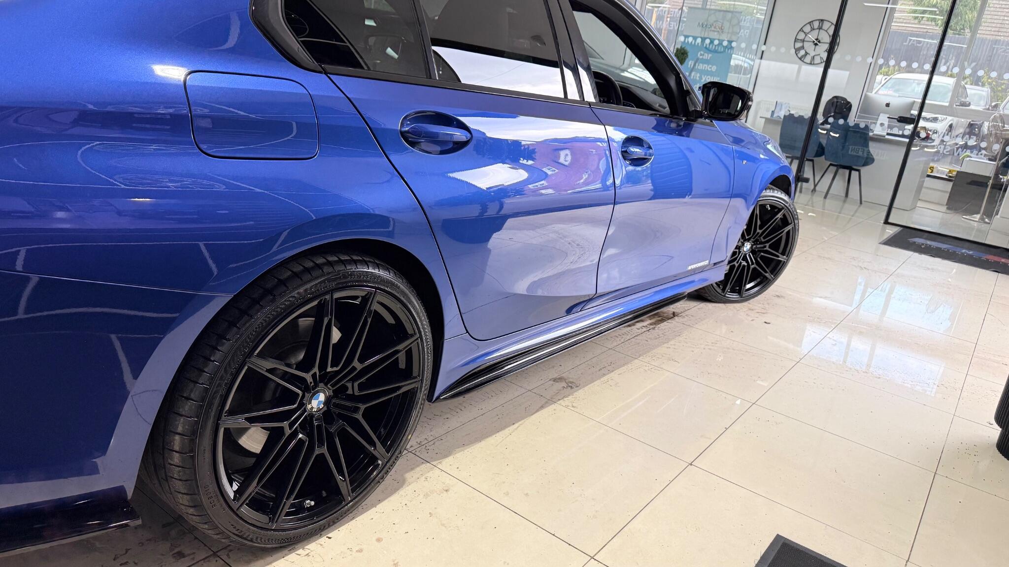 BMW 3 Series view 22