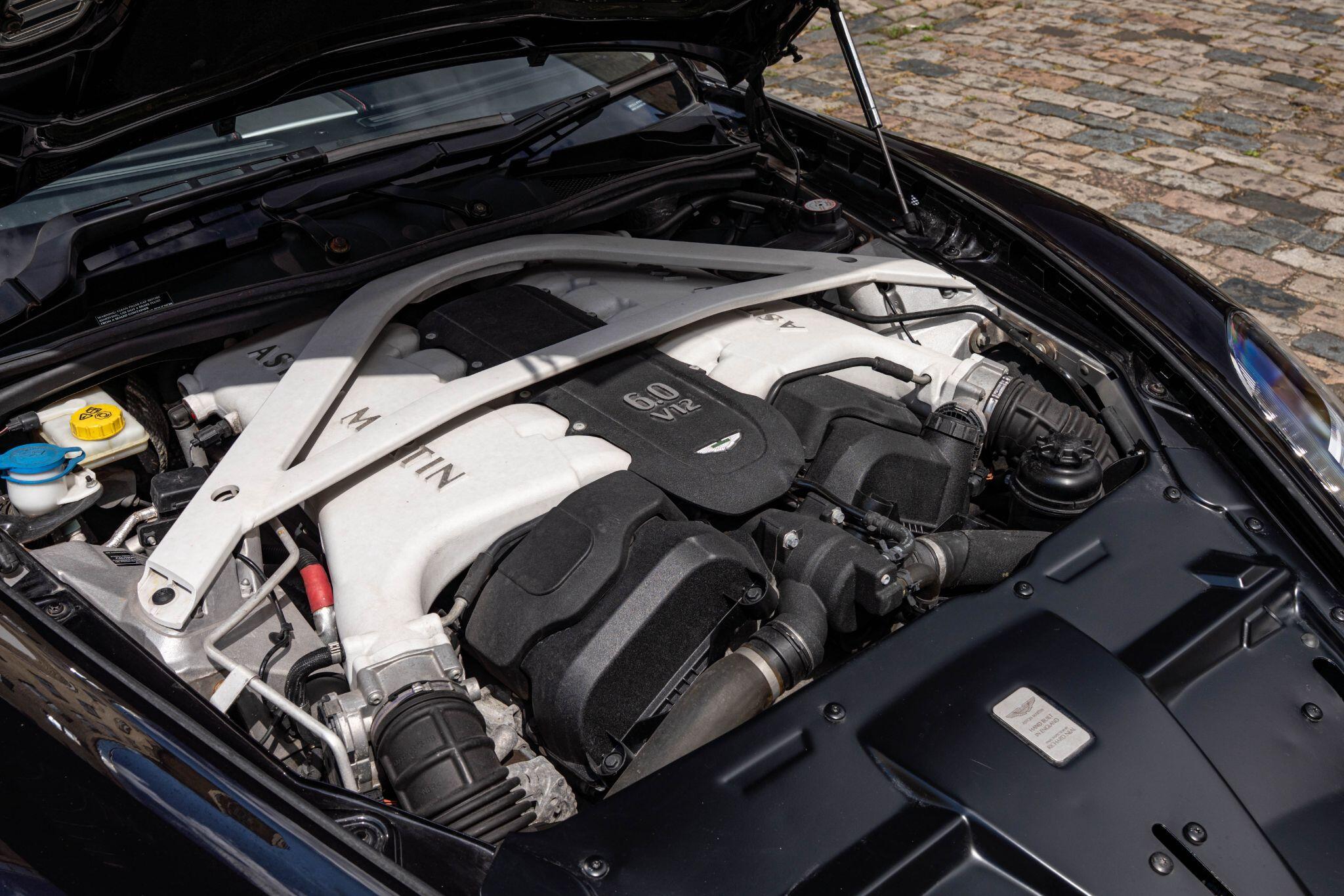 Aston Martin Rapide view 36