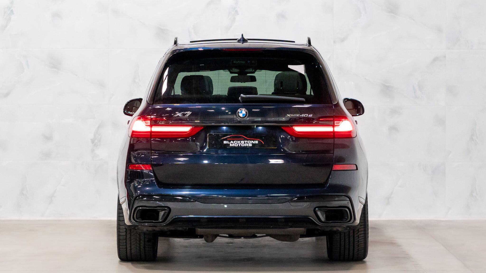 BMW X7 view 6