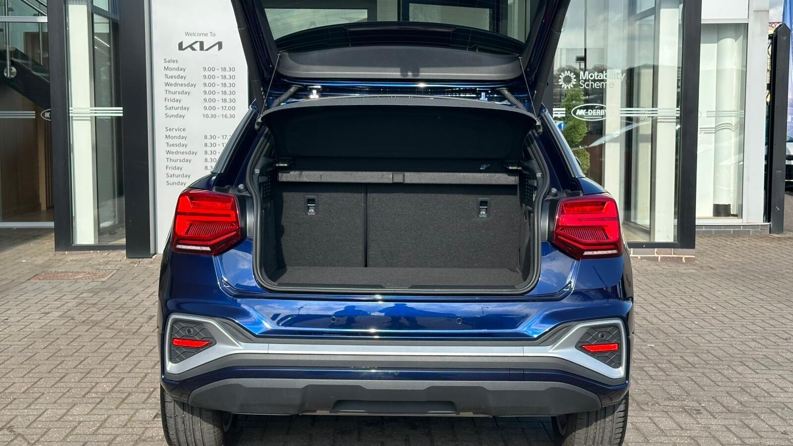 Audi Q2 view 13