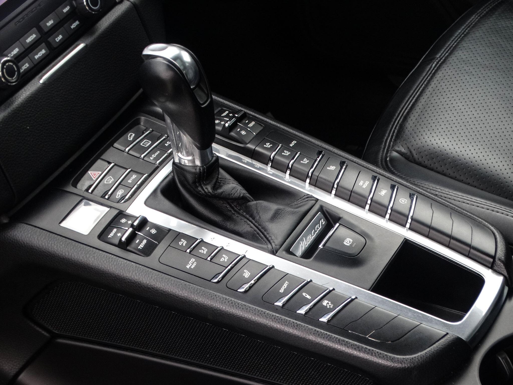 Porsche Macan view 14