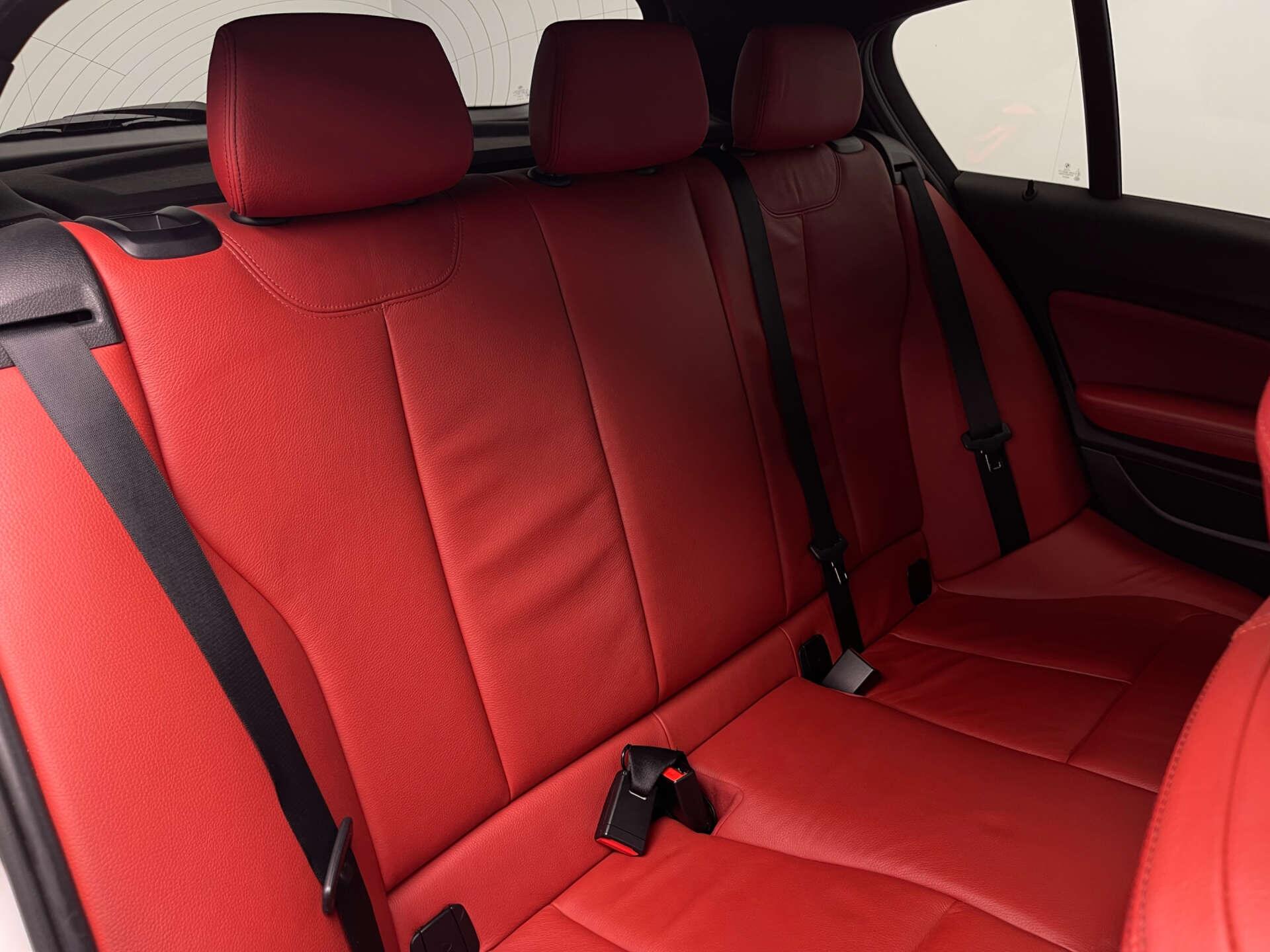 BMW 1 Series view 18