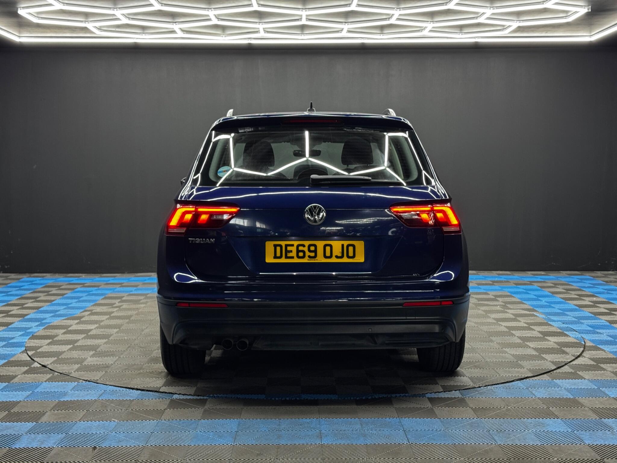 Volkswagen Tiguan view 6