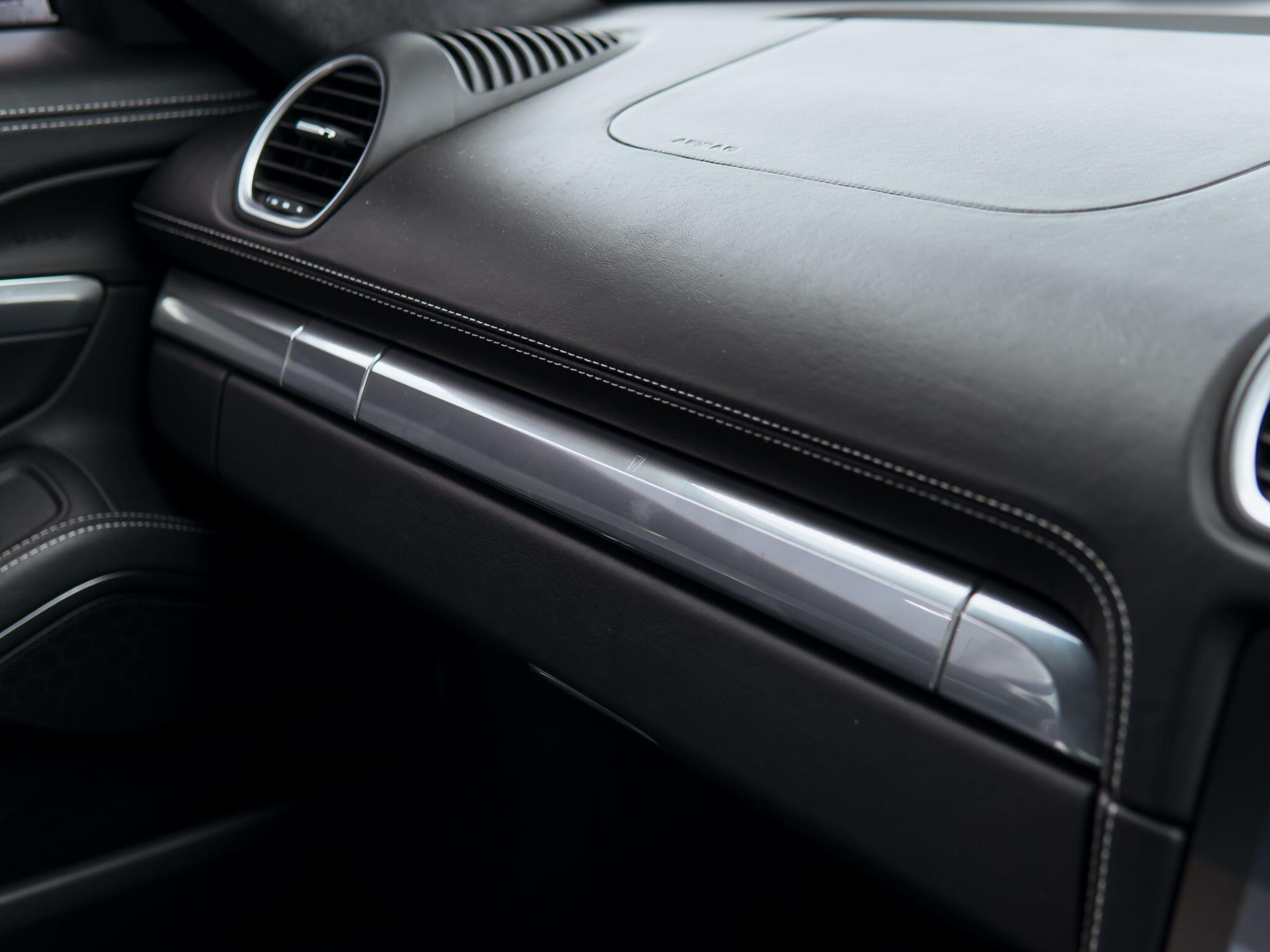 Porsche Cayman view 35
