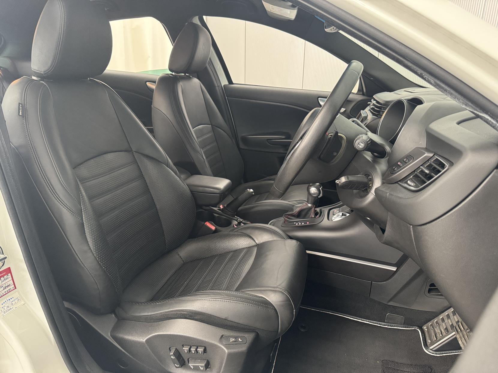 Alfa Romeo Giulietta view 50