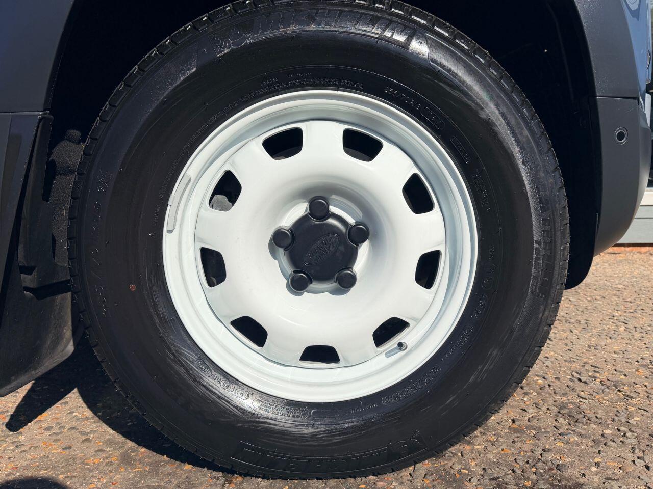 Land Rover Defender view 7