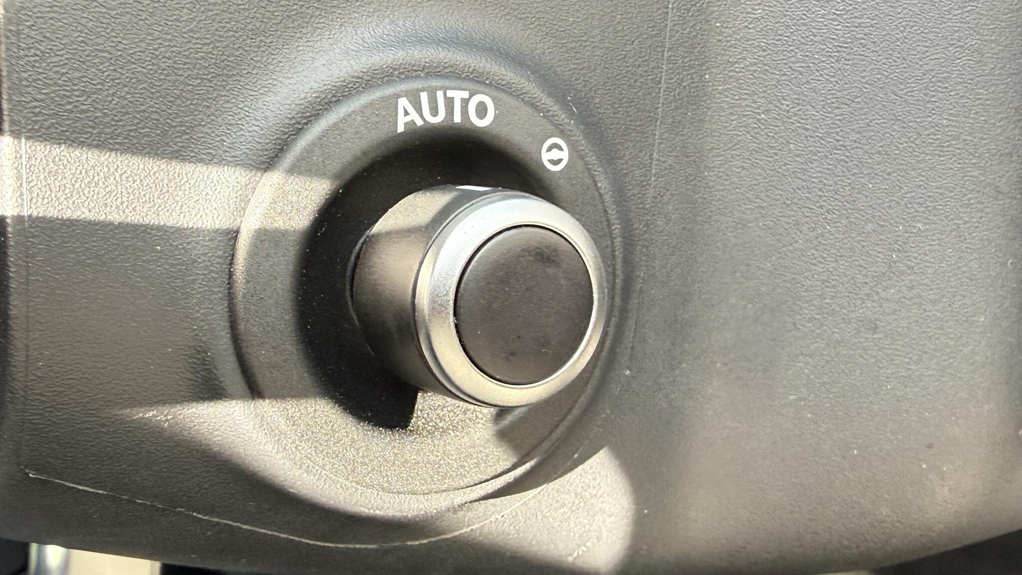 Land Rover Discovery Sport view 48