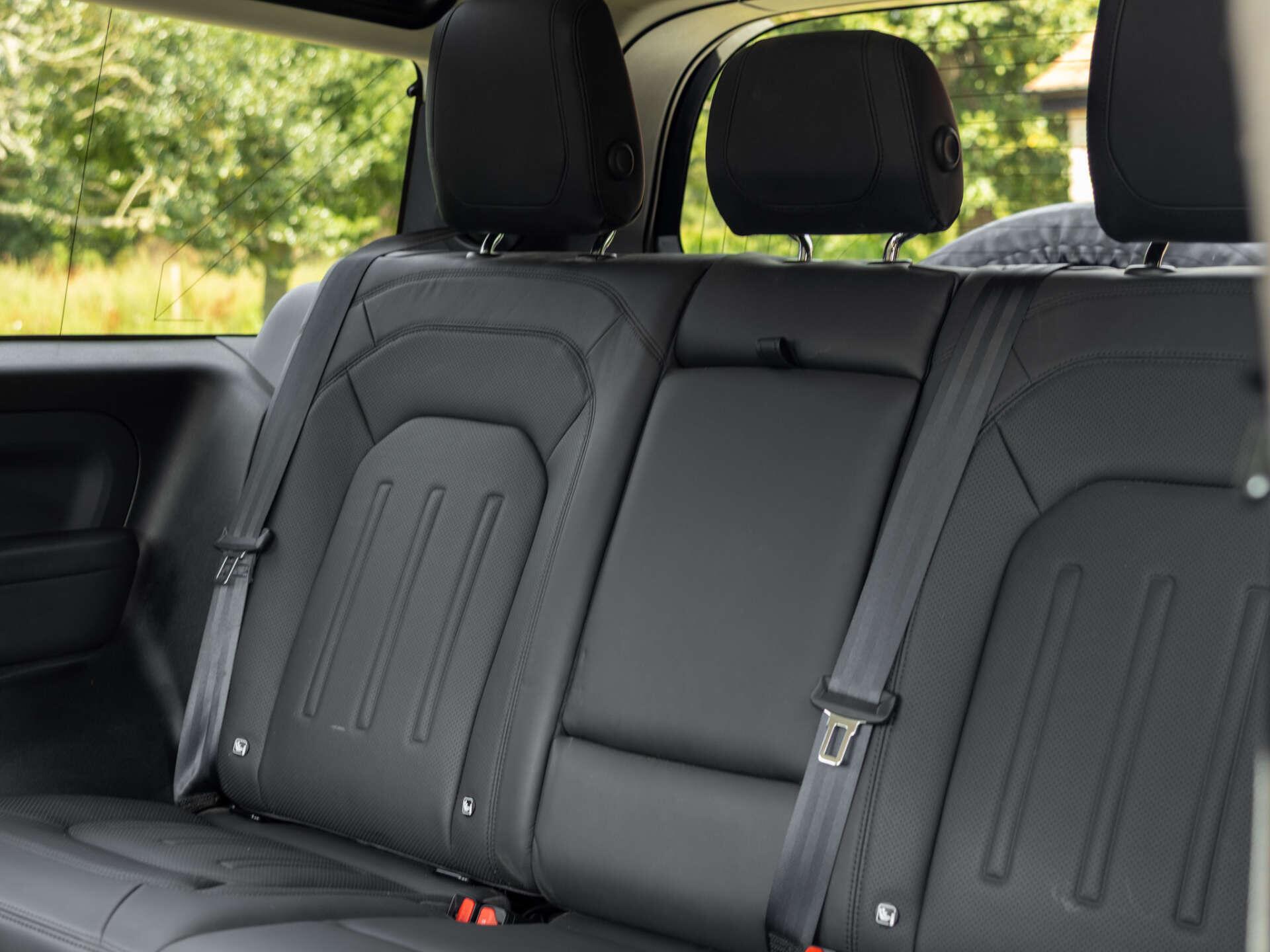 Land Rover Defender view 35
