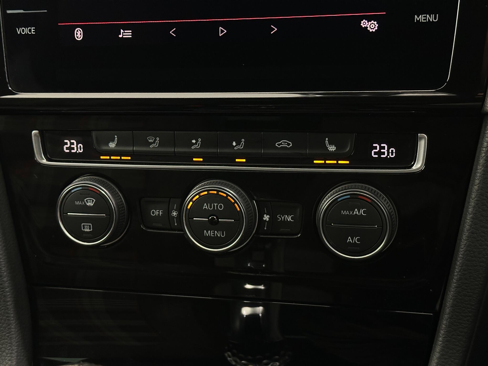 Volkswagen Golf view 21
