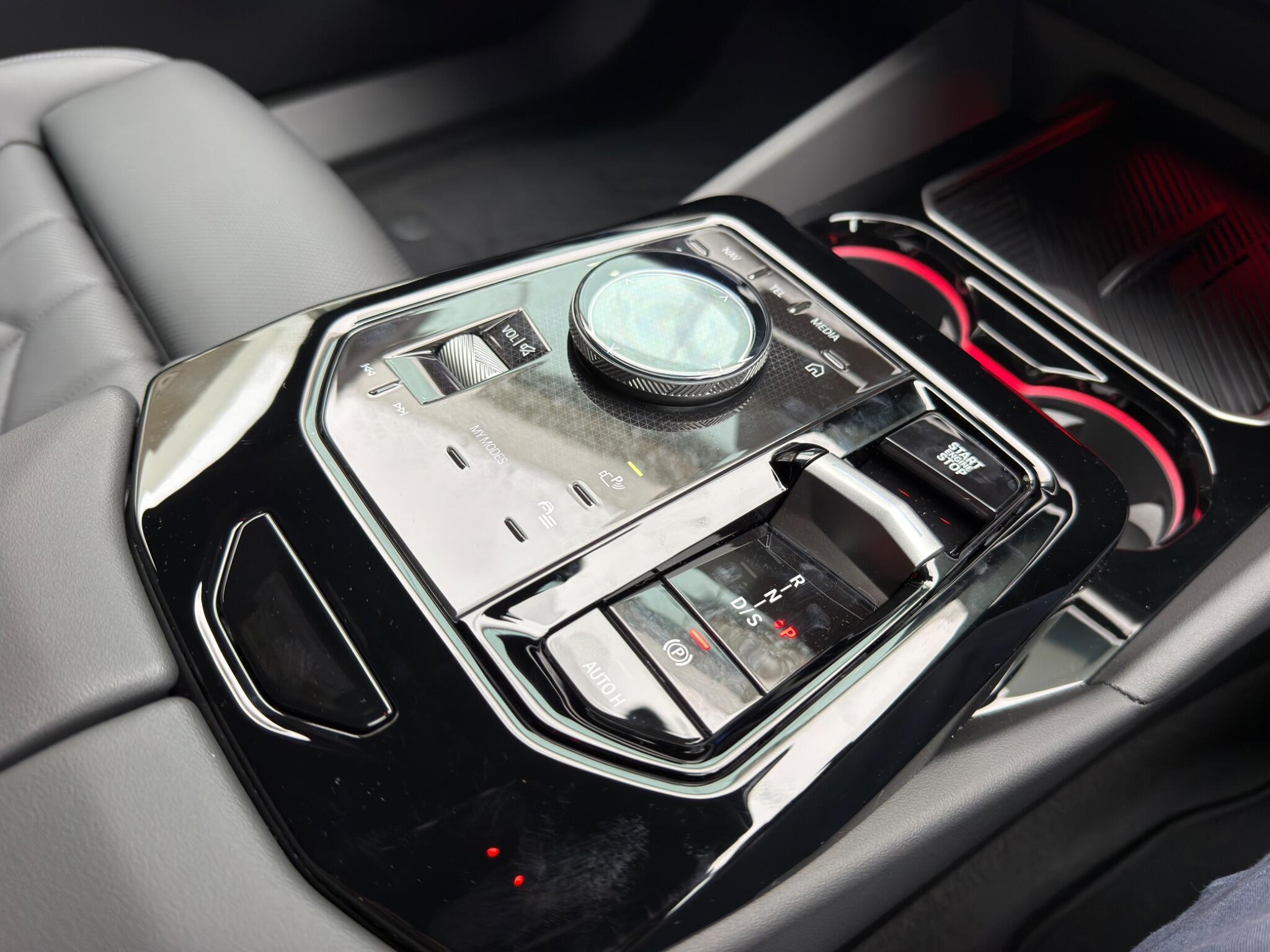 BMW 5 Series view 7