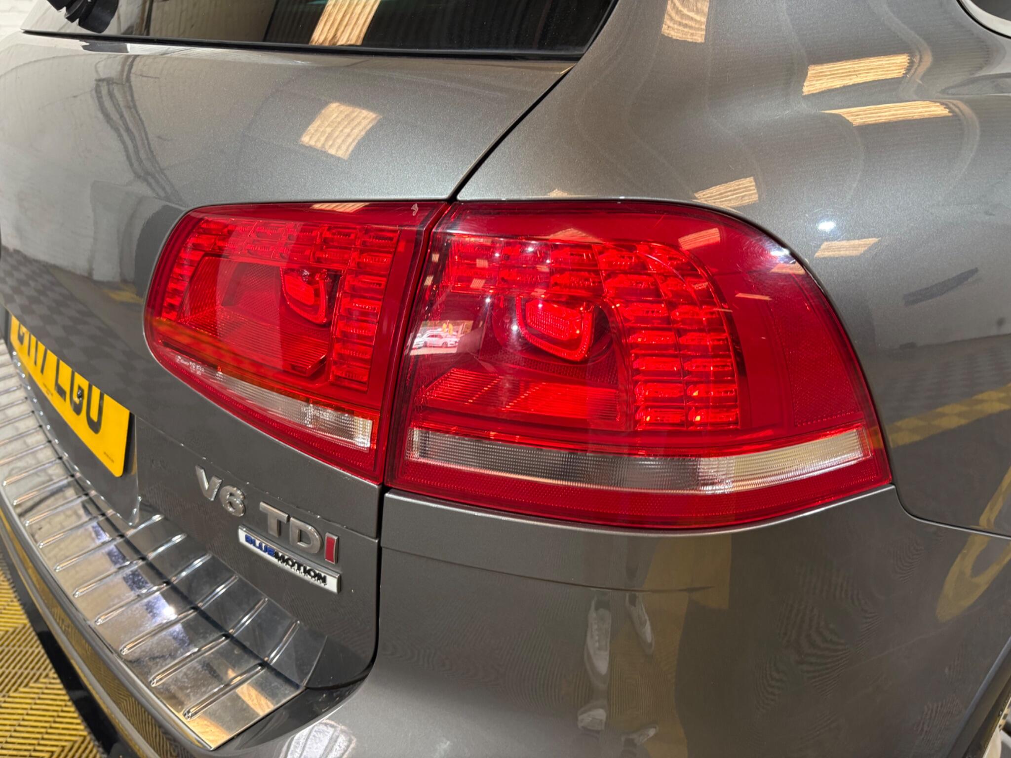 Volkswagen Touareg view 26