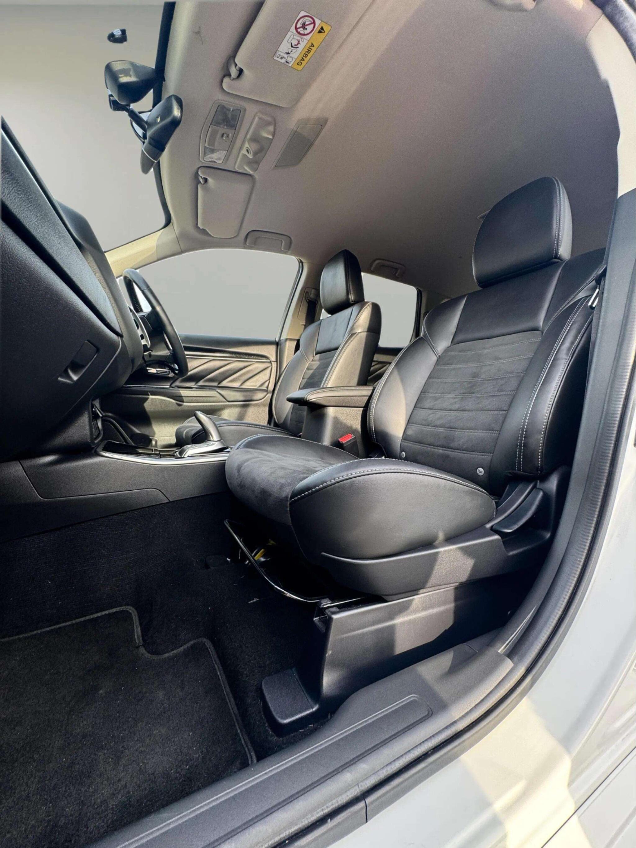 Mitsubishi Outlander view 44