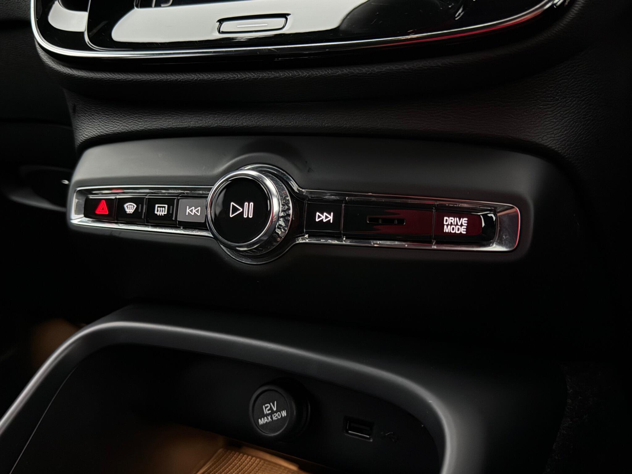 Volvo XC40 view 22