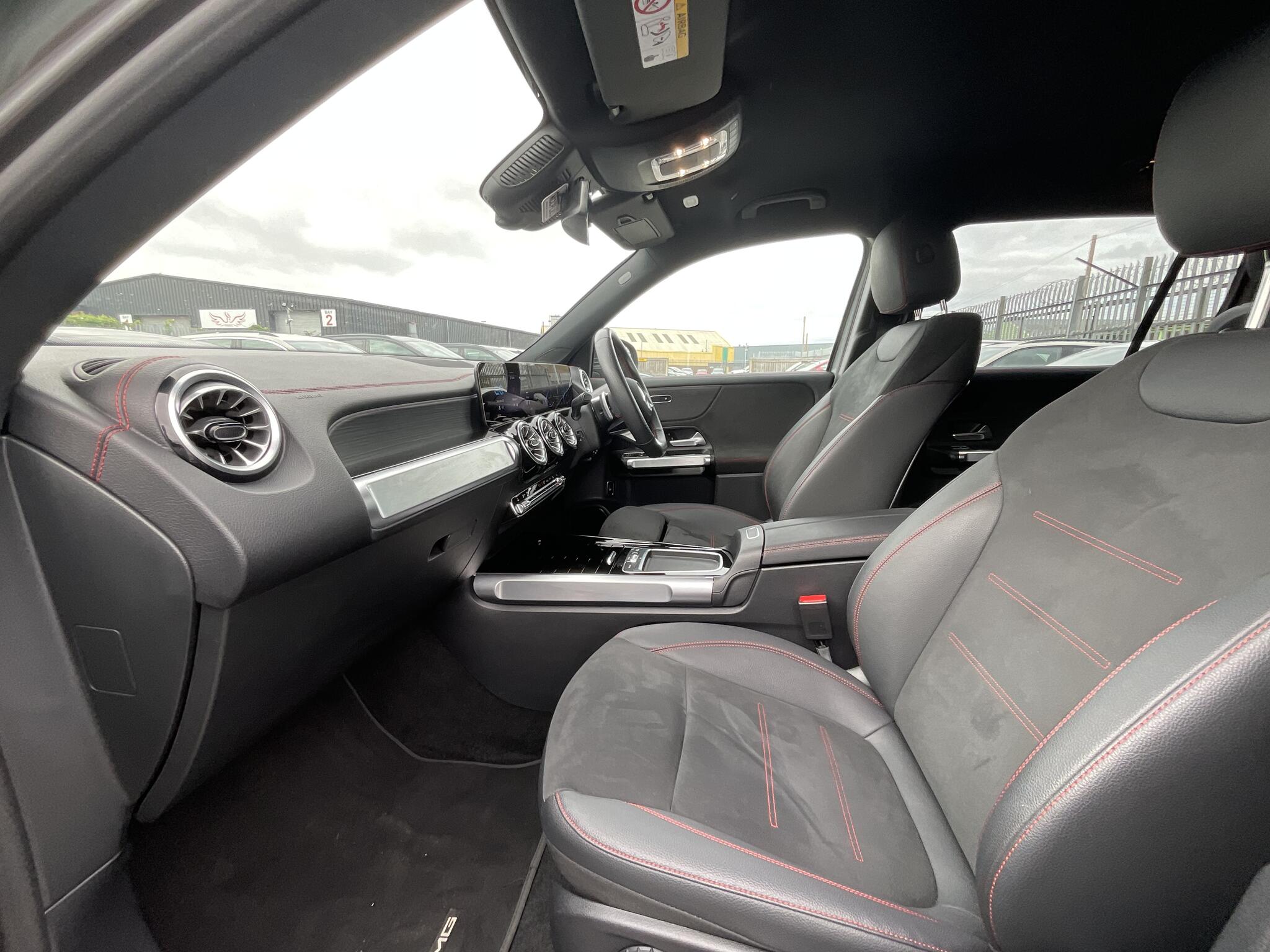 Mercedes-Benz Eqb view 18