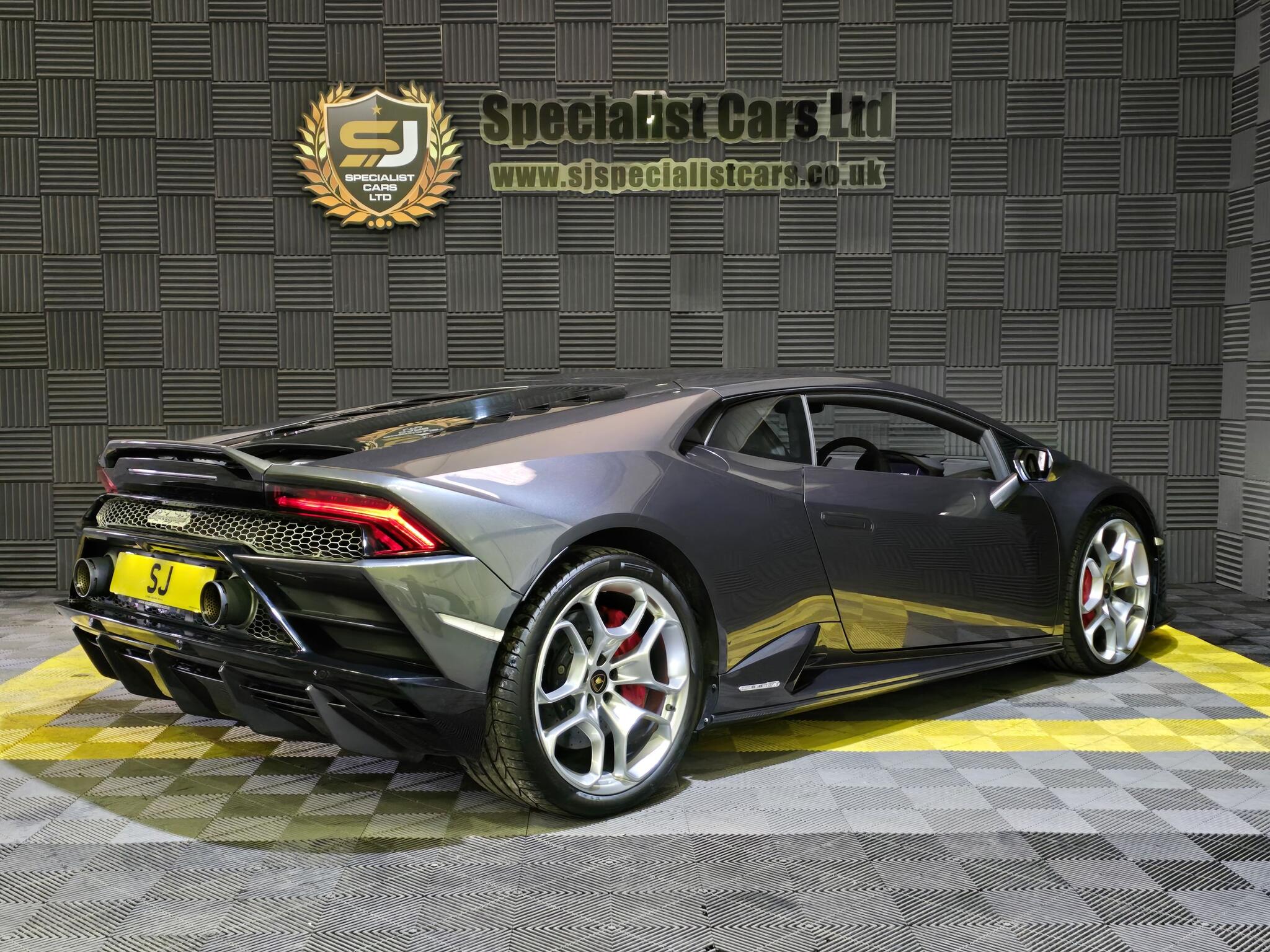 Lamborghini Huracan view 15
