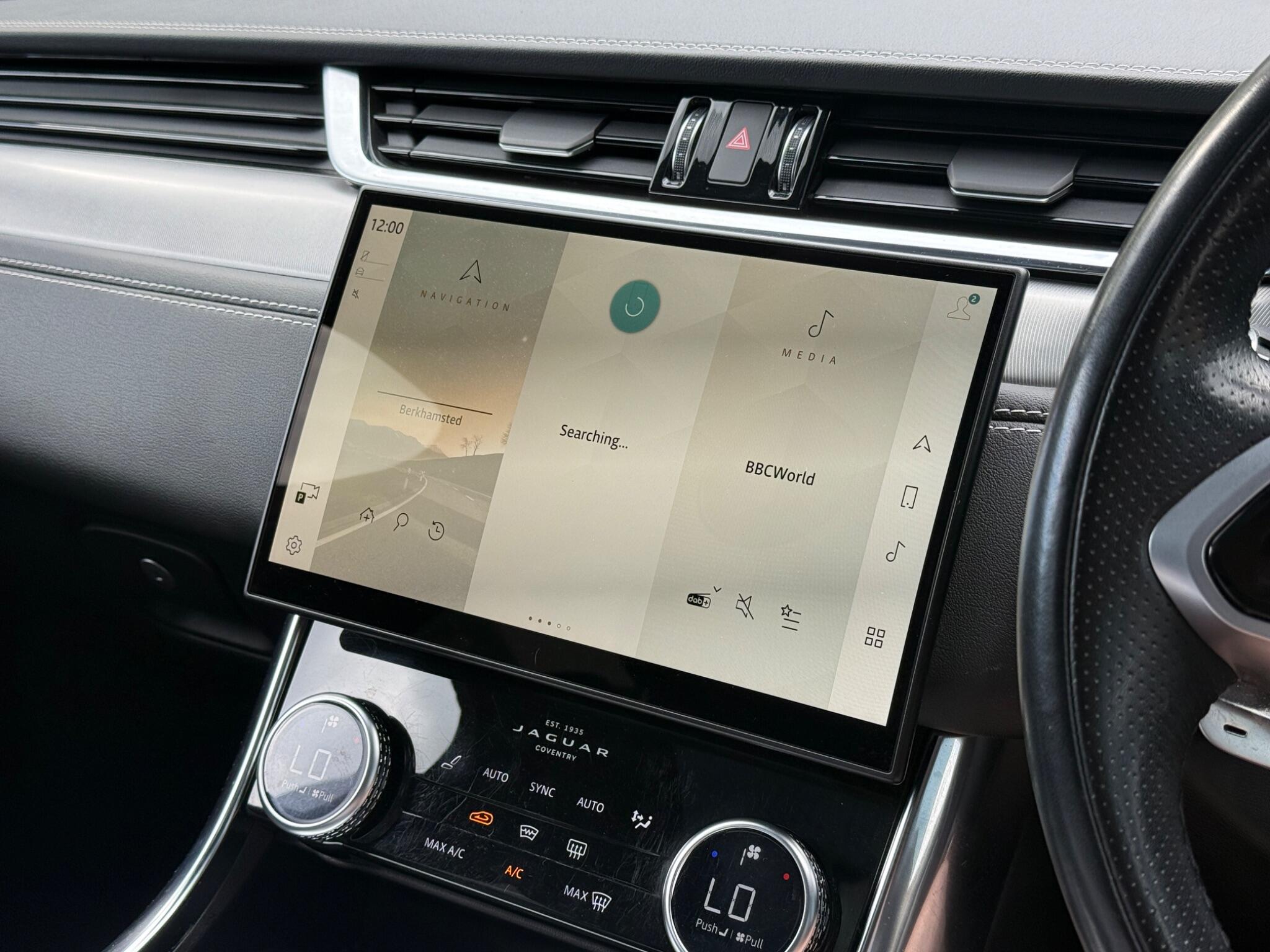 Jaguar XF view 26