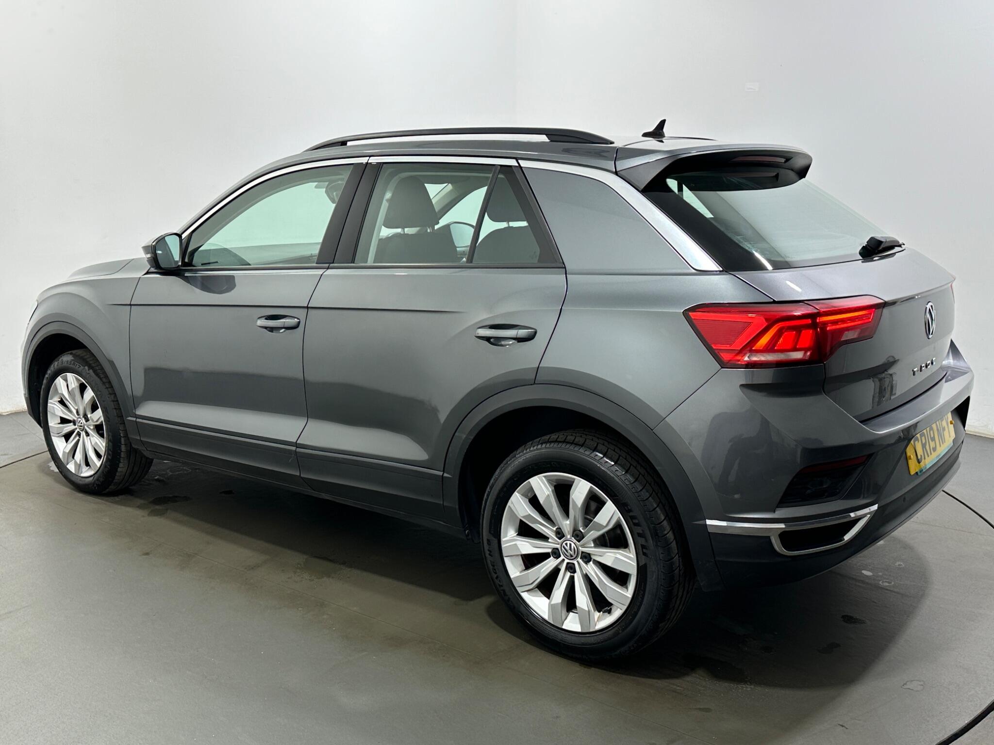 Volkswagen T-Roc view 50