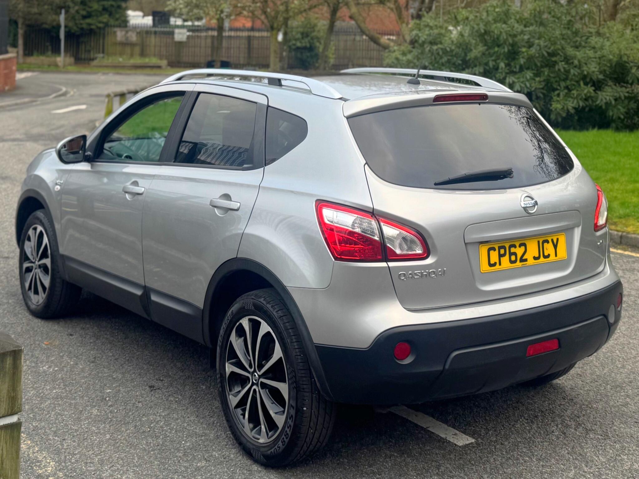 2012 Nissan Qashqai 1.5 dCi n-tec+ 2WD Euro 5 5dr image 8